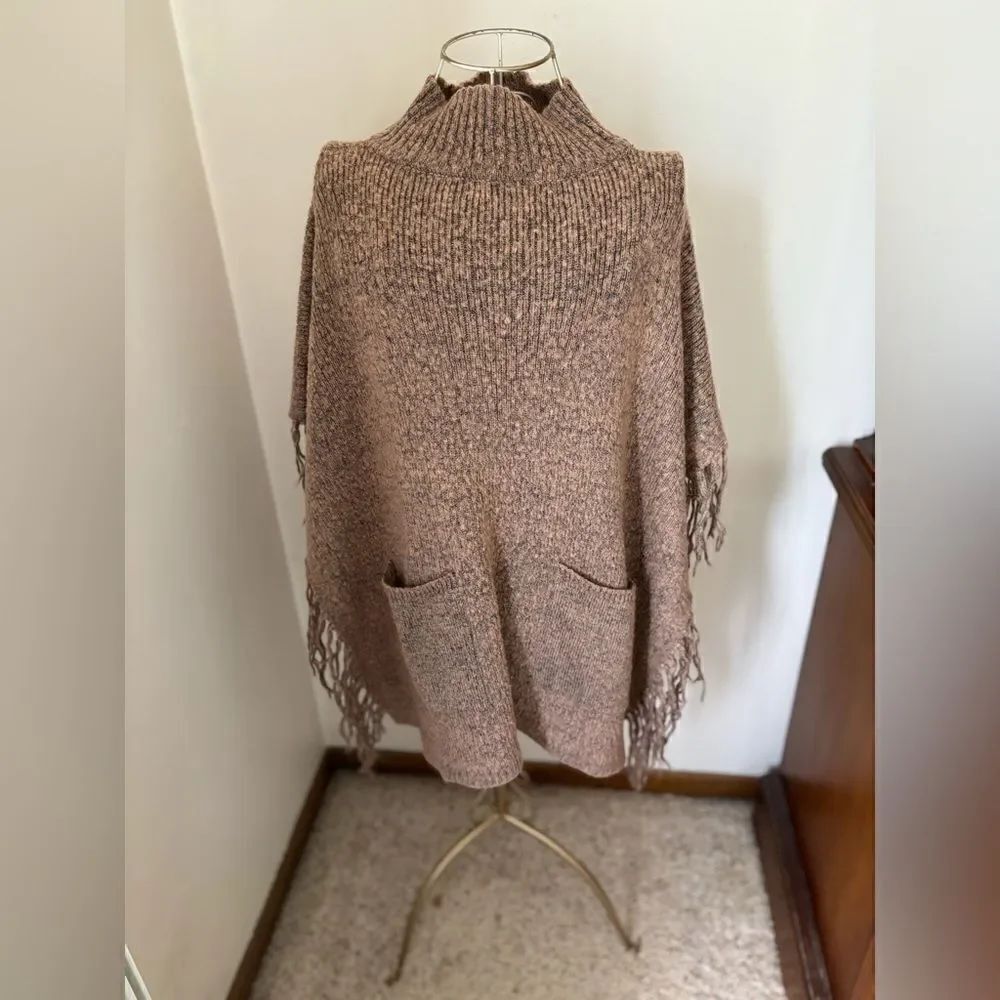 Steve Madden Knit Fringe Poncho Wrap Turtleneck Pockets One Size